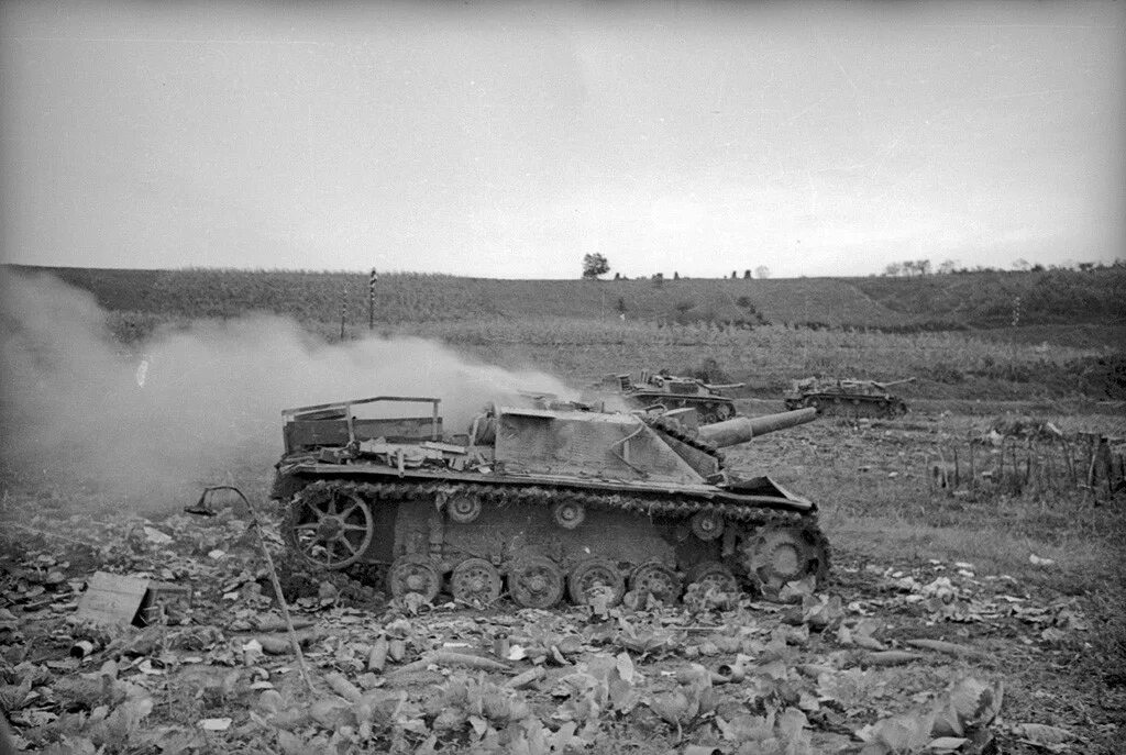 Подбитый немецкий танк фото 40+ PHOTOS of WWII by the legendary Yevgeny Khaldei - Russia Beyond
