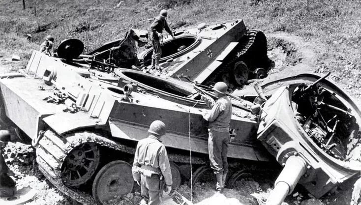 Подбитый танк тигр фото Tiger 823 and 833 The wrecks of two PzKpfw VI Tigers from sPzAbt 501, which foug
