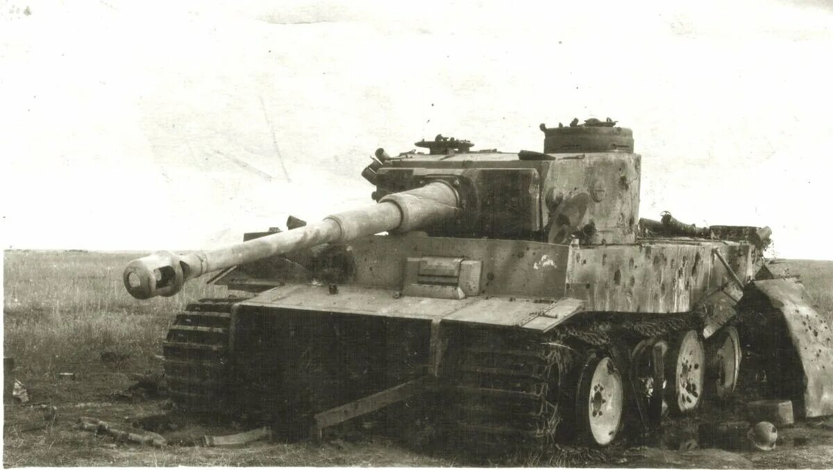Подбитый танк тигр фото Подвиг танкиста Ивана Трубина воевавшего на легком танке Т-70. Как он "45-кой" п