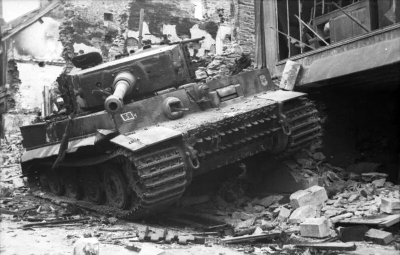 Подбитый танк тигр фото Файл:Bundesarchiv Bild 101I-494-3376-14A, Villers-Bocage, zerstörter Panzer VI (