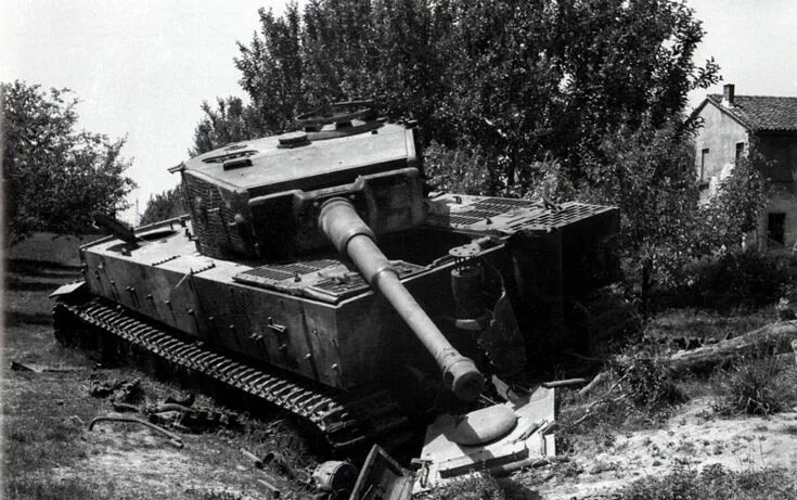 Подбитый танк тигр фото Танк "Тигр" 504-го тяжелого танкового батальона, подбитый в районе Луго 2 Танк, 