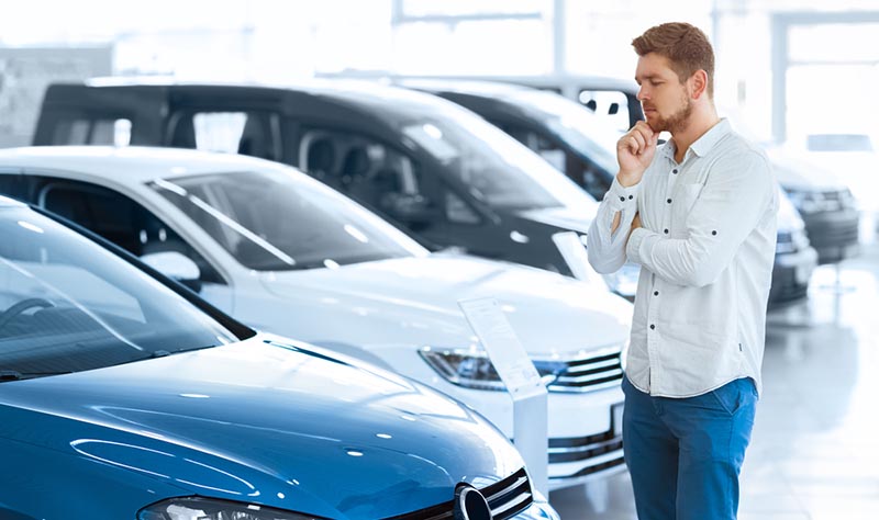 Подбор автомобиля фото Плюсы и минусы покупки машины с пробегом в автосалоне, покупка подержанных авто