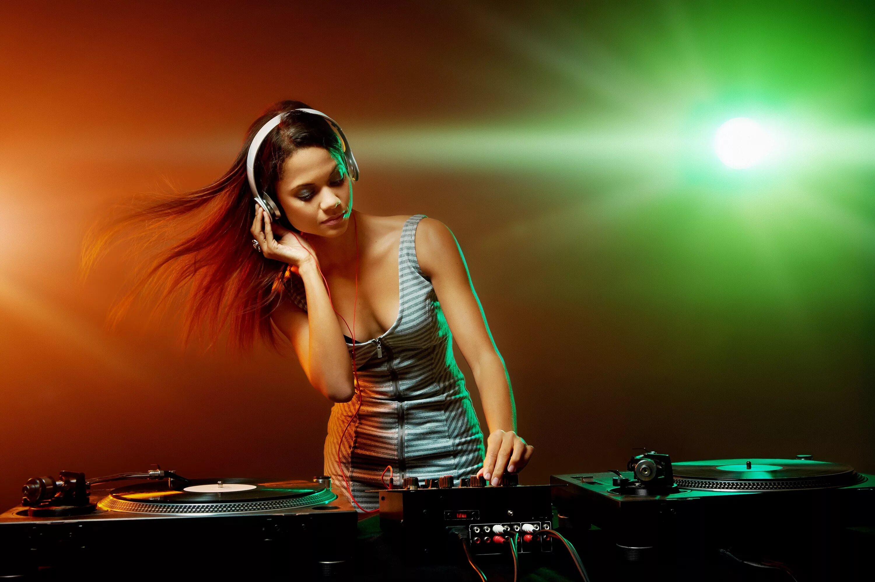 Подбор песни под фото dj 4k wallpaper (4207x2799) Музыка, Новая музыка и Популярная музыка