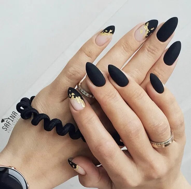 Подборка черного маникюра Пин от пользователя Kiki T. на доске NAILED It! Дизайнерские ногти, Примеры черн