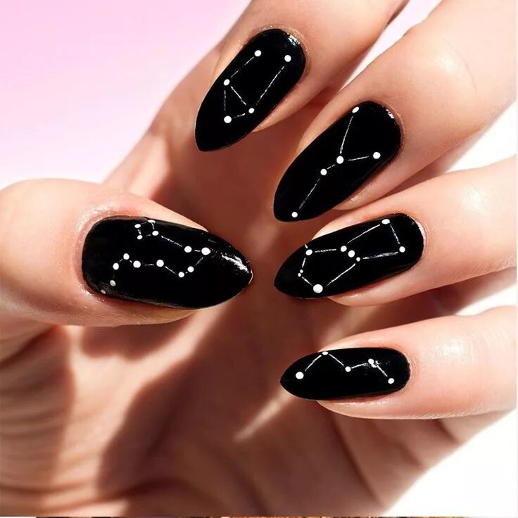 Подборка черного маникюра The Major Nail Trend You Haven’t Seen Yet Crazy nails, Trendy nails, Manicure