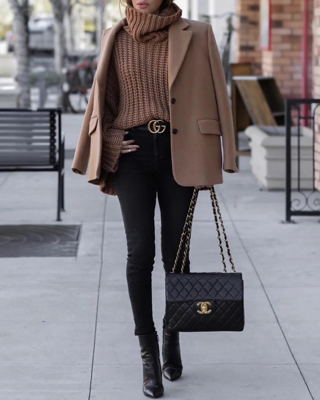 Подборка модных образов Sasha Simón * LolaRio/Style on Instagram: "OOTN Golden details ⚡ outfit details 