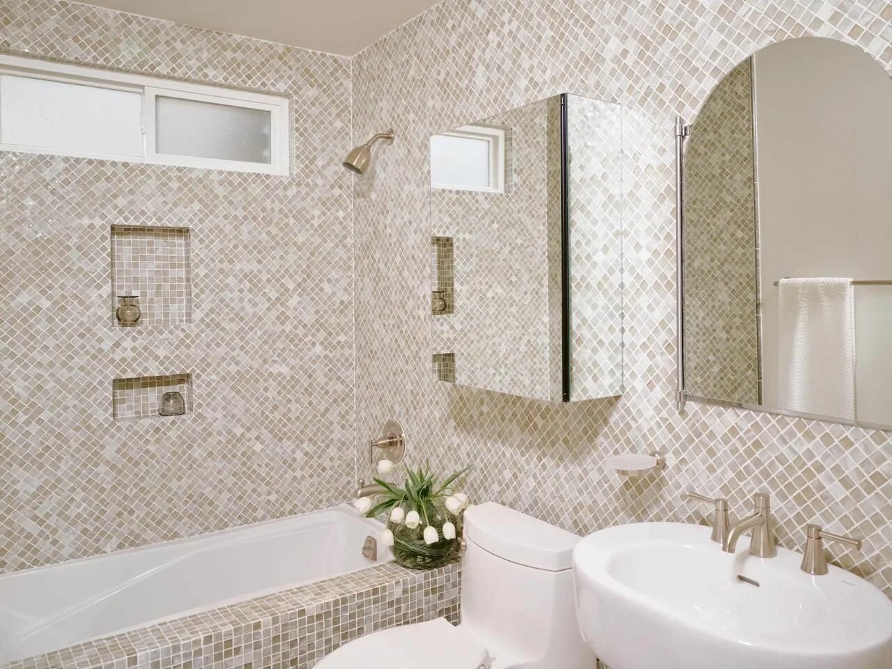 Подборка плитки для ванной комнаты фото дизайн Transform your small bathroom with HGTV.com. From color palettes and smart. Simp