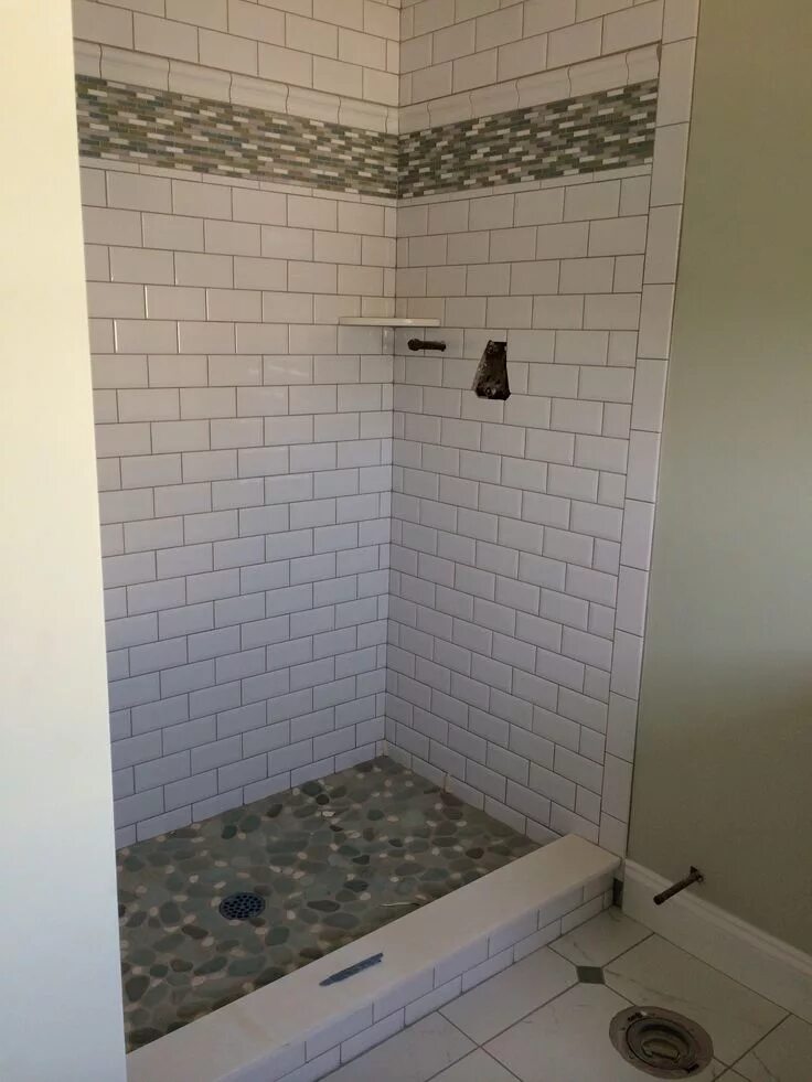 Поддон для душа из кирпича фото subway tile w/ silverado grout; glass tile horizontal listello; river rock showe