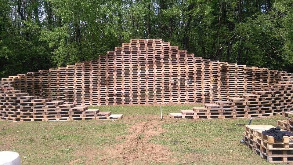 Поддон театральная площадь 9 фото Pallet Stage Made From 600 Pallets @ Back to the Woods #3 * 1001 Pallets Openluc