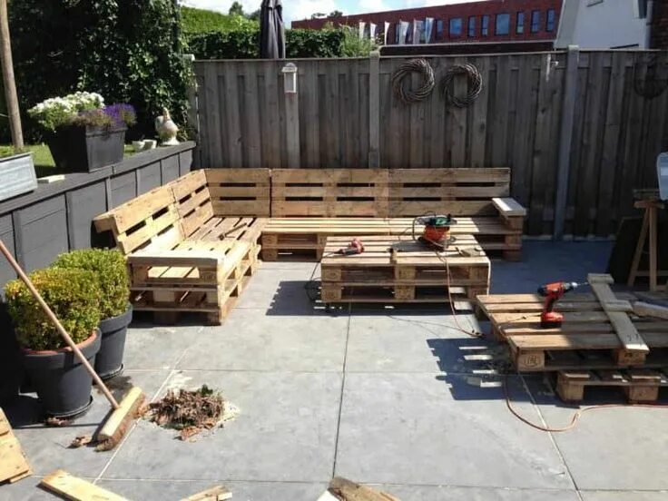 Поддон театральная площадь 9 фото Lounge Set With Repurposed Euro Pallets * 1001 Pallets Pallet lounge, Diy outdoo