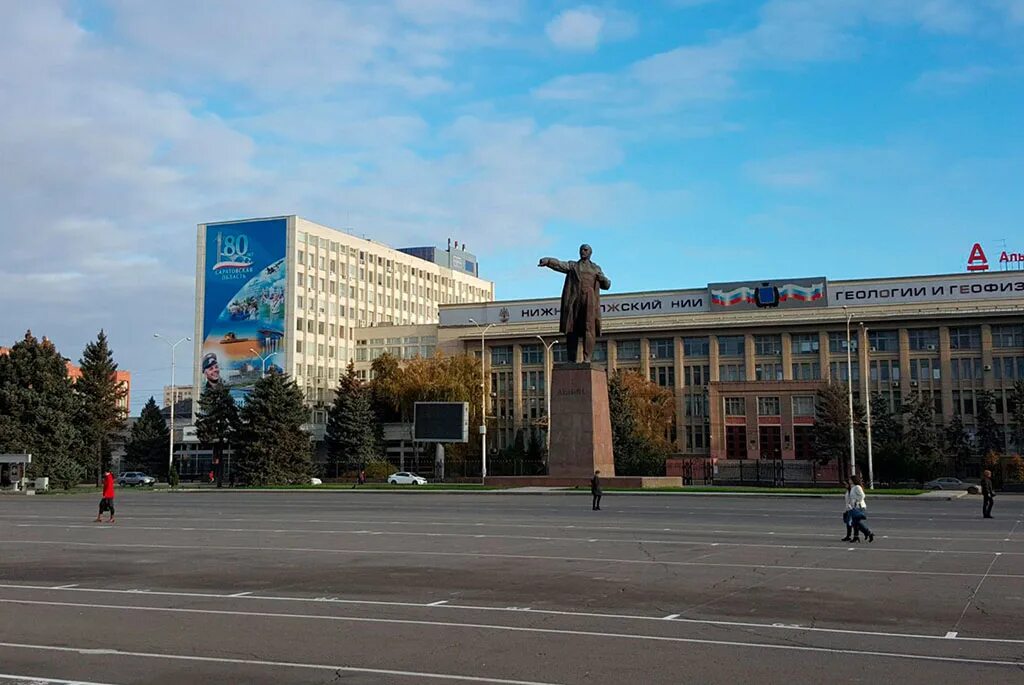 Поддон театральная площадь 9 саратов фото Театральная площадь