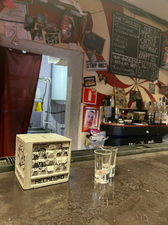 Поддон театральная площадь 9 саратов фото Poddon, bar, pub, Saratov, Teatralnaya ploshchad, 9 - Yandex Maps