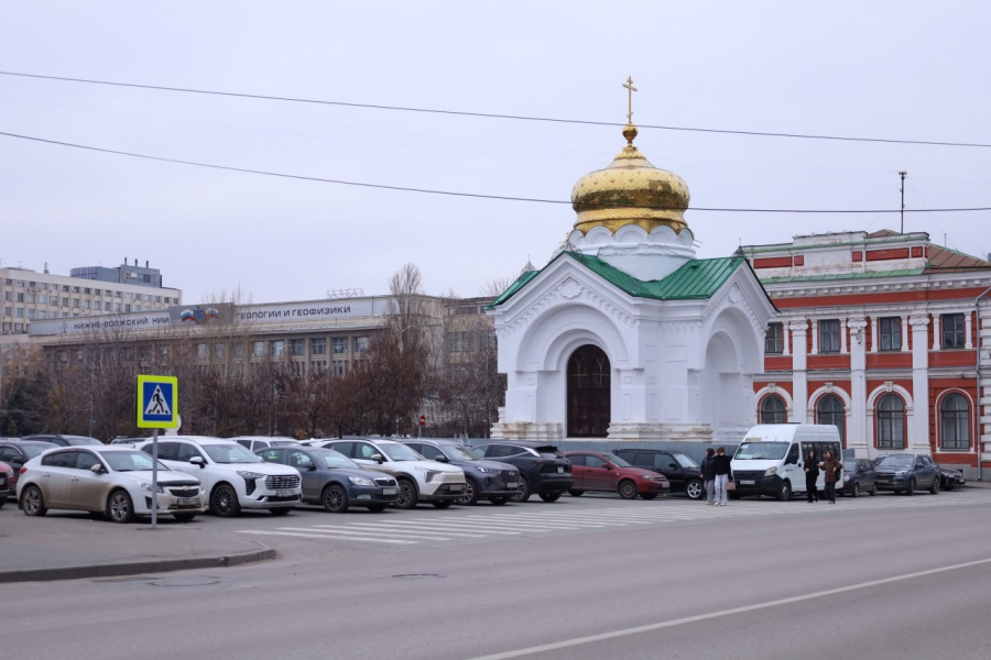 Поддон театральная площадь 9 саратов фото Часть парковки на Театральной площади решено ликвидировать