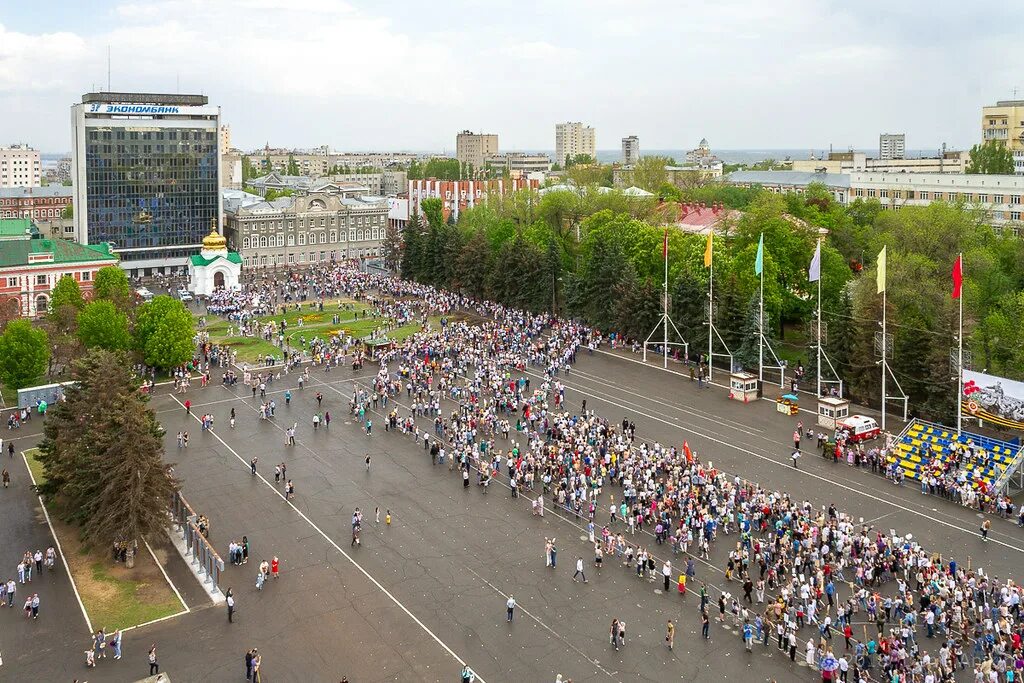 Поддон театральная площадь 9 саратов фото Театральная площадь