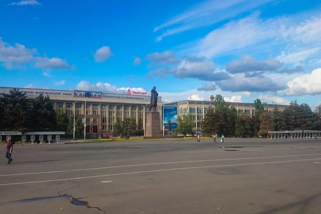 Поддон театральная площадь 9 саратов фото Театральная площадь