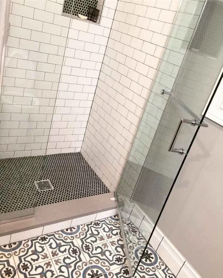 Поддон в ванную комнату из плитки фото 60 Gorgeous Farmhouse Shower Tiles Design Ideas Bathroom tile designs, Trendy ba