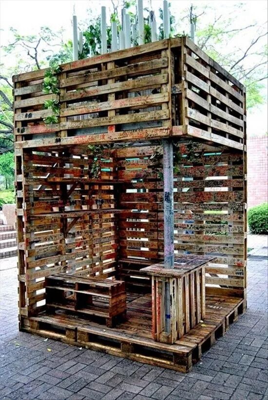 Поддоны деревянные для дачи своими руками Outdoor lounge with upper patio made from pallets. Recycelte paletten, Recycling