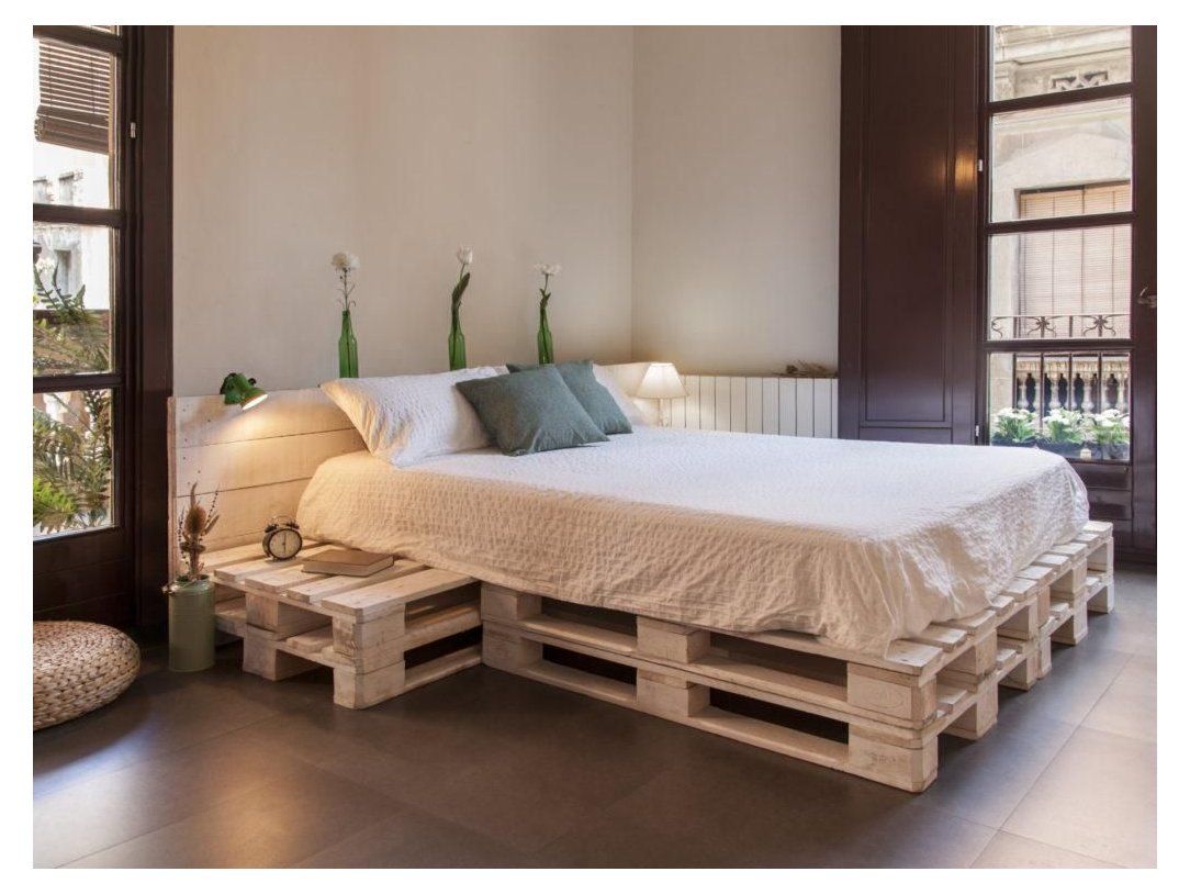 Поддоны дизайн фото Delaware Destroyers Home - Rustic bedding and comforter sets #diy #pallet #bed #