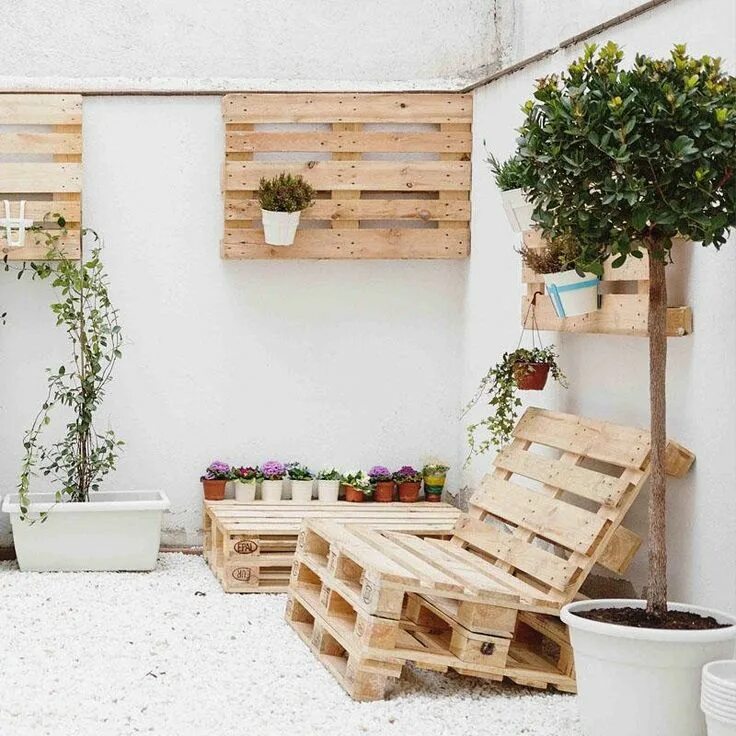 Поддоны в интерьере фото Dekomilch.de Diy furniture couch, Pallet sofa, Diy pallet projects