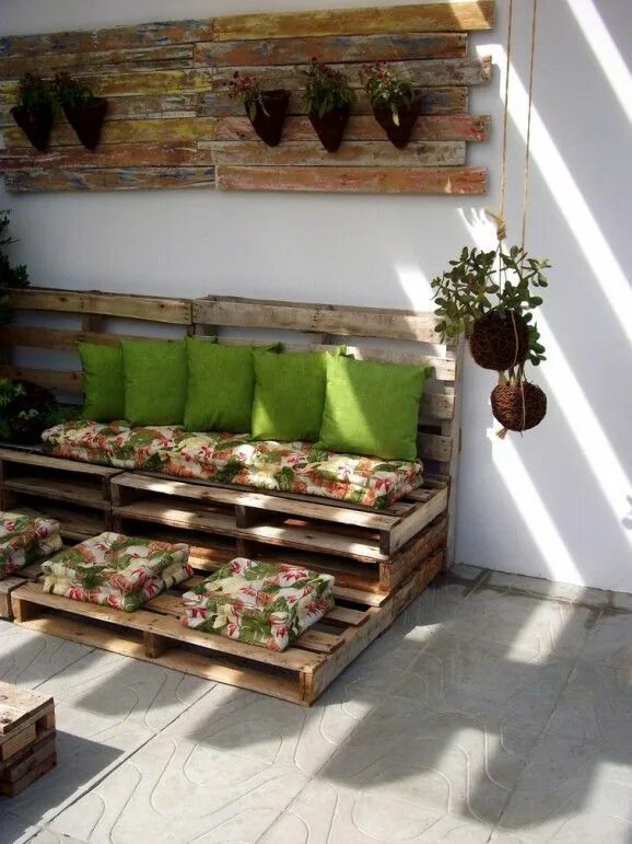 Поддоны в интерьере фото Ideias de decoração com materiais reciclados Decoração com paletes, Móveis de pa