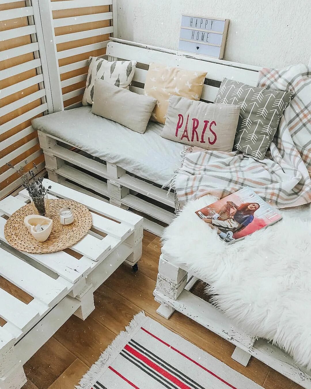 Поддоны в интерьере фото Балкон из поддонов, палет, уют Pallet coffee table, Furniture, Home decor