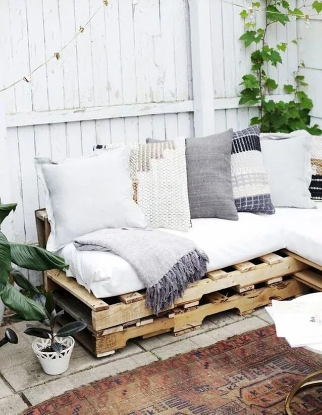 Поддоны в интерьере фото La palette en bois dans tous ses états - Elle Décoration Pallet furniture outdoo
