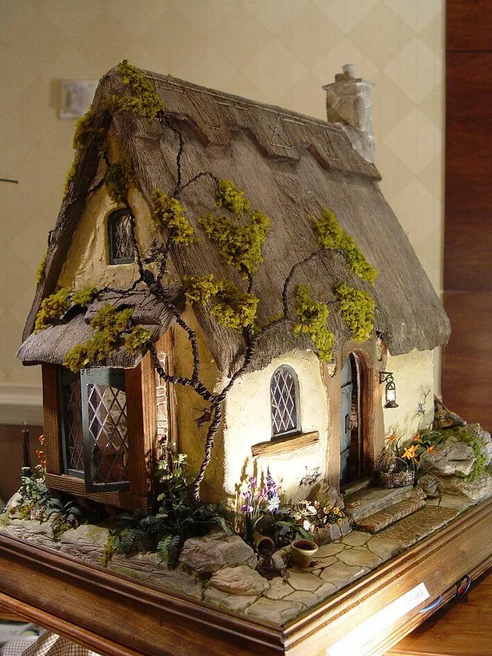 Поделка дом своими руками фото English Thatched Cottage frogmorton Fairy houses, Fairy garden diy, Fairy garden