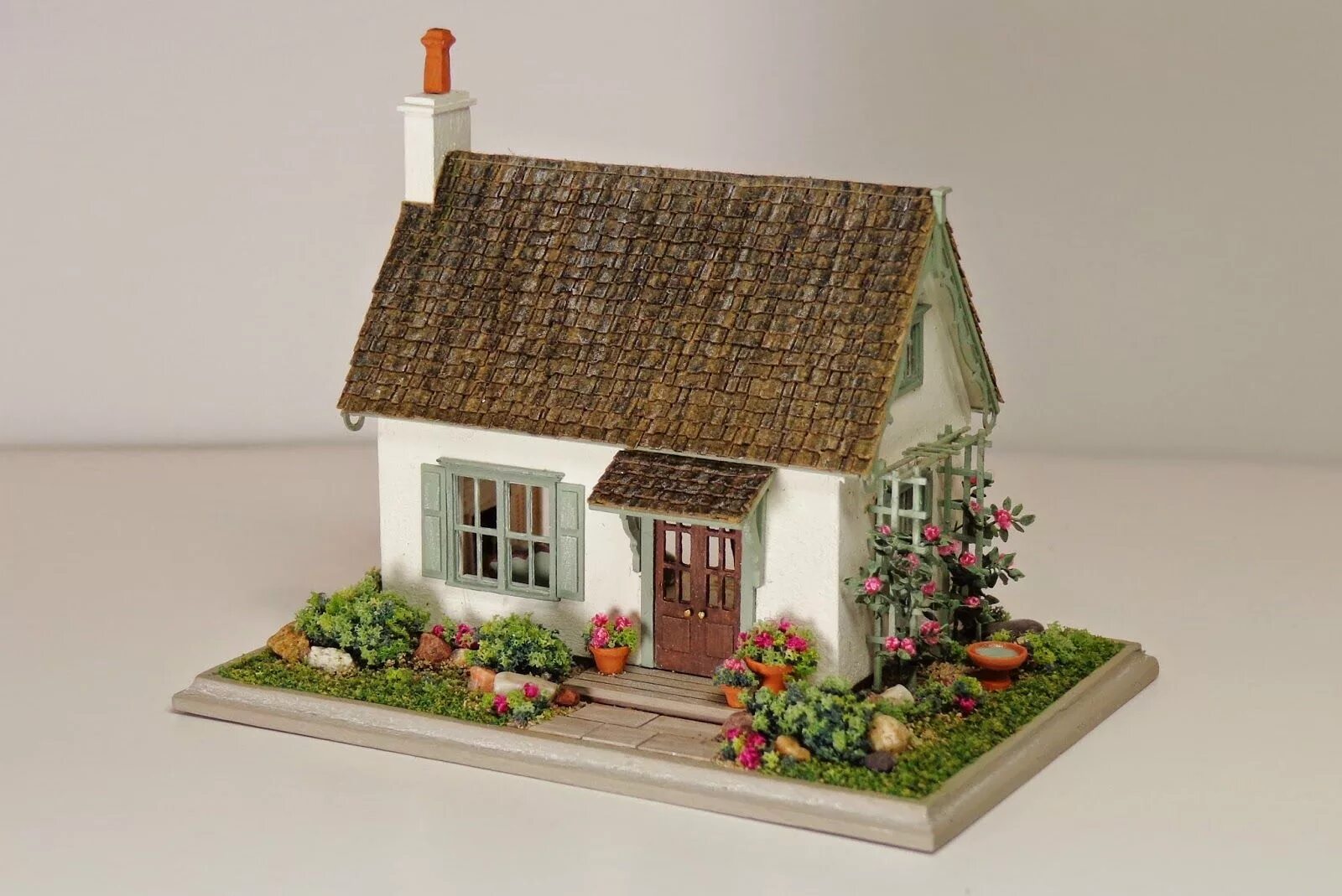Поделка дом своими руками фото Miniature Miniatures - Nell Corkin in 2023 Mini doll house, Victorian cottage, D