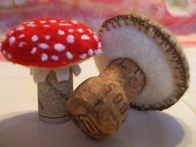 Поделка гриб фото Mushrooms Поделки из винных пробок, Поделки из войлока и Декоративные поделки