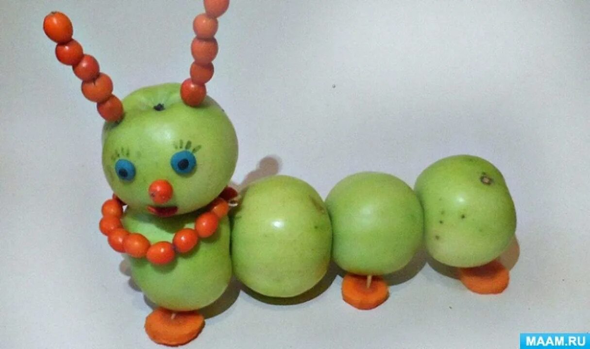 Поделка гусеница из яблок фото Детско-родительская выставка поделок из овощей, фруктов и природного материала "