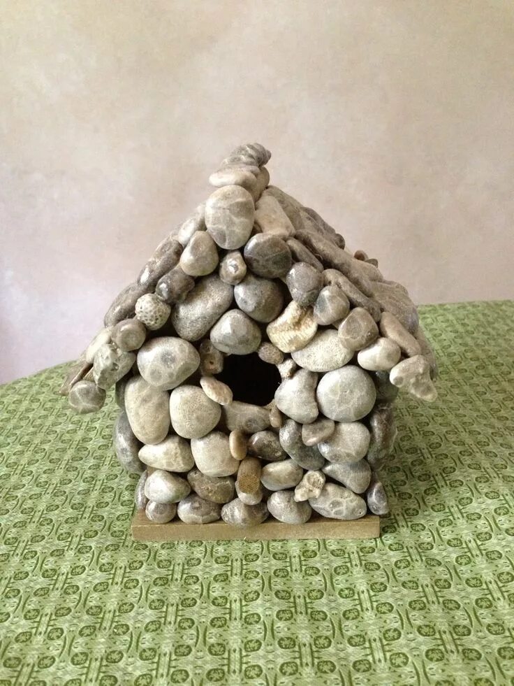 Поделка из камня своими руками фото Petoskey stone bird house Stone crafts, Backyard flowers garden, House planter