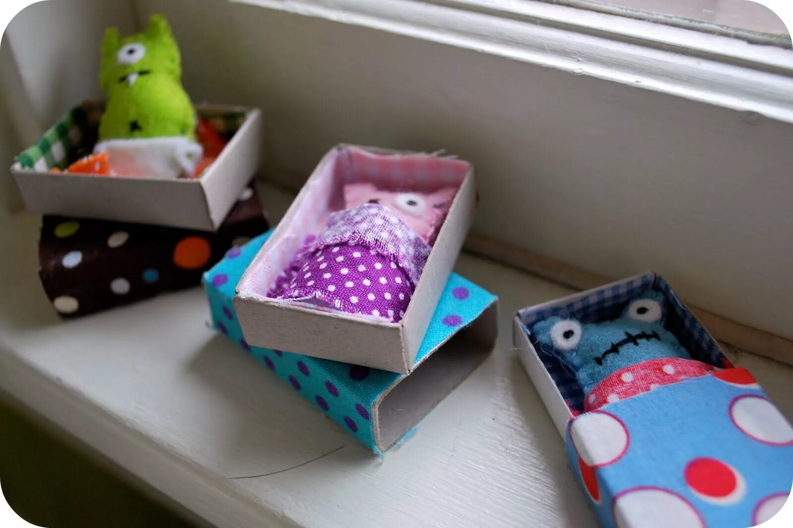 Поделка из коробки фото matchbox monsters Çocuklar için elişi, Bebek, Keçe