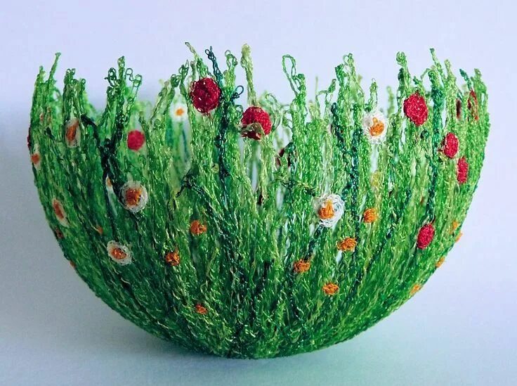 Поделка из ниток фото Crafty string bowls! Using string (dipped in wallpaper glue) on a balloon! Pop t