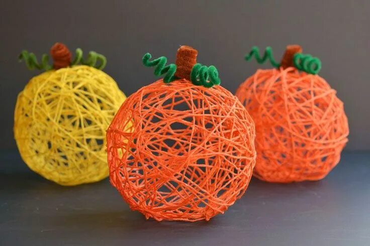 Поделка из ниток фото How to Make Yarn Pumpkins Using Balloons Fun fall crafts, Diy crafts for adults,