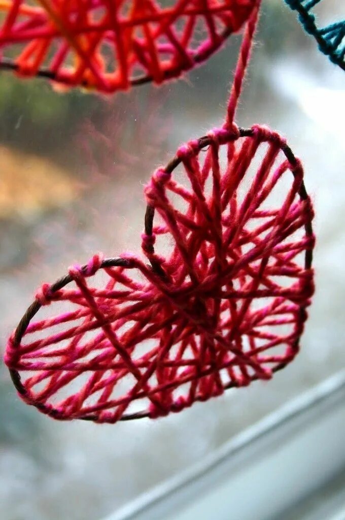 Поделка из ниток фото Einfalt DIY ... Manualidades, Manualidades creativas, Bricolaje del día de san v