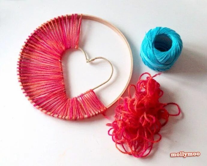 Поделка из ниток фото 15 No-Knit Yarn Crafts - A Pretty Fix Yarn crafts, Crafts, Yarn diy