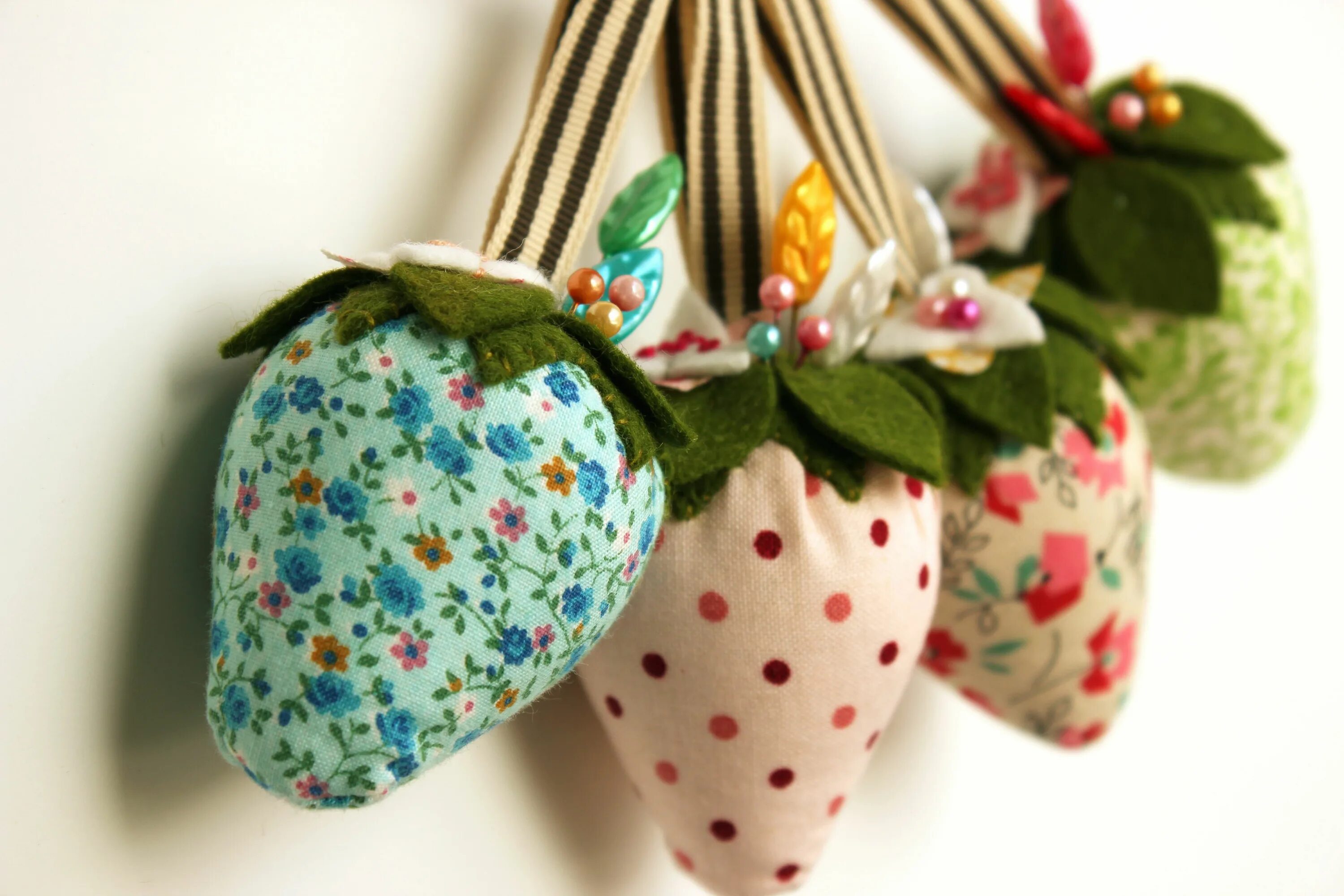 Поделка из ткани фото своими руками nanaCompany Sewing crafts, Fabric crafts, Pin cushions