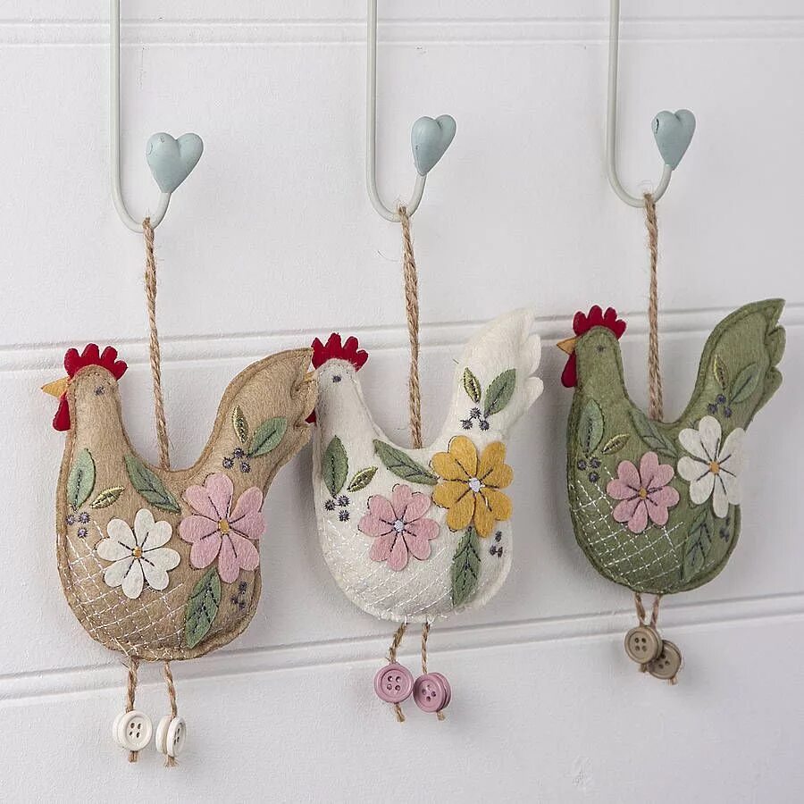 Поделка из ткани фото своими руками Country Chicken Wall Hooks Felt ornaments, Chicken crafts, Felt decorations