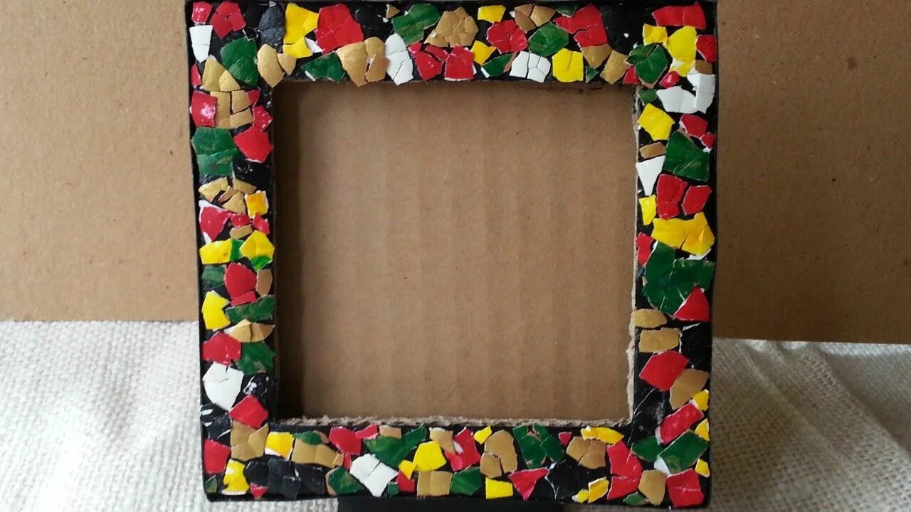 Поделка рамка для фото своими руками How To Make an Egg Mosaic Photo Frame - DIY Home Tutorial - Guidecentral Kerajin