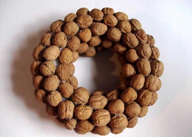 Поделка с грецких орехов фото Minimalist Nut Wreaths For Fall