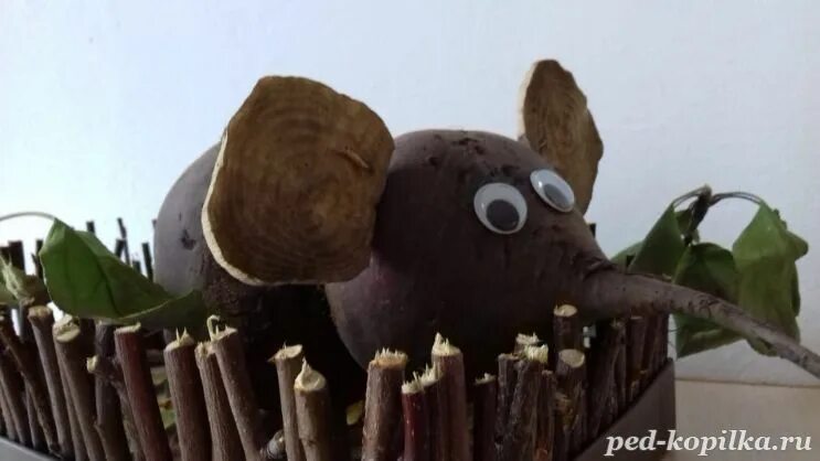 Поделка слон из свеклы пошагово с фото Слонёнок. Осенняя поделка из свёклы Выполнил Ишкуватов Динислам 5 лет