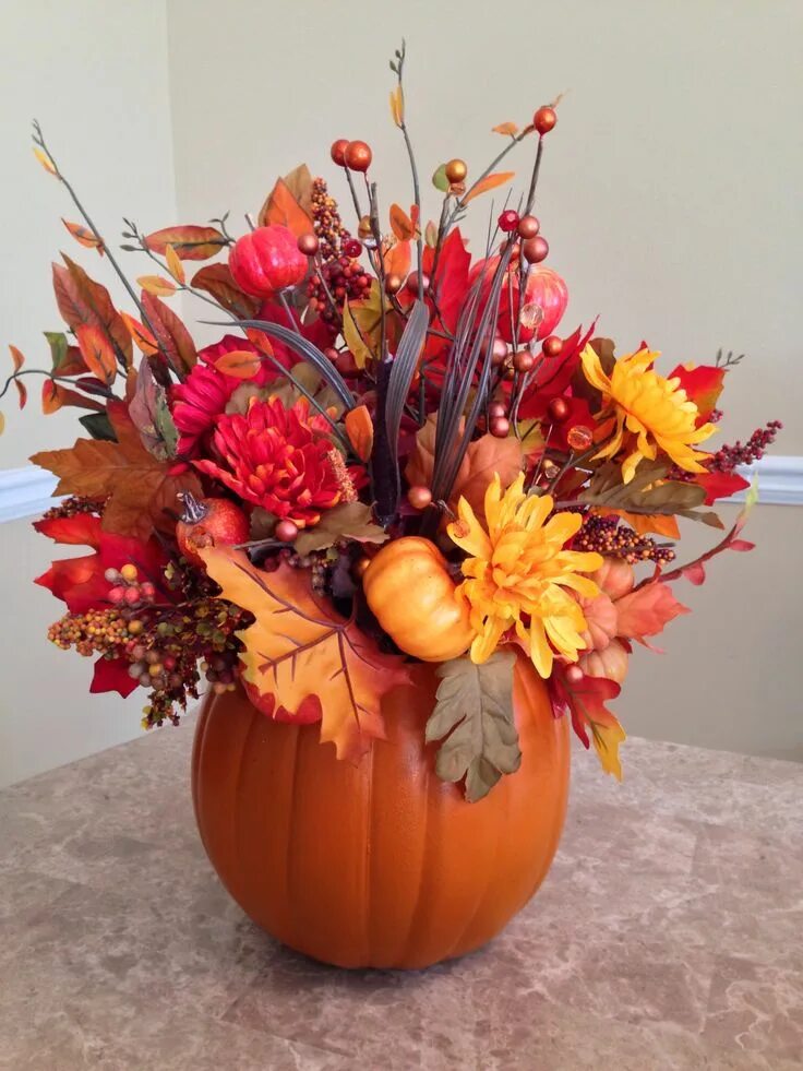 Поделка в сад осенний букет фото Small pumpkin floral arrangement. #fall #flowers #berries #leaves #thanksgiving 
