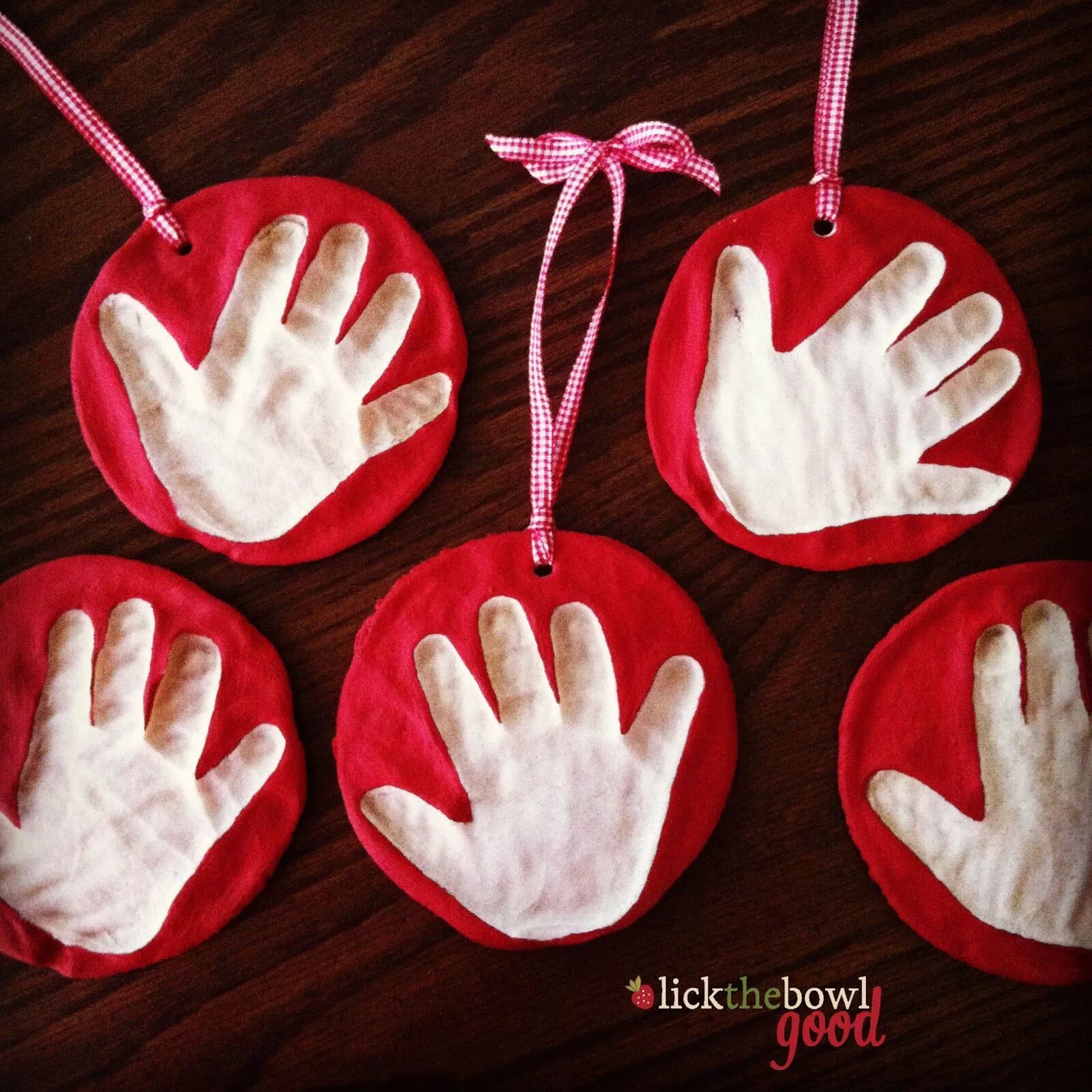 Поделки детскими руками фото Lick The Bowl Good: Last Minute Treats and Handmade Gifts Handprint ornaments, V