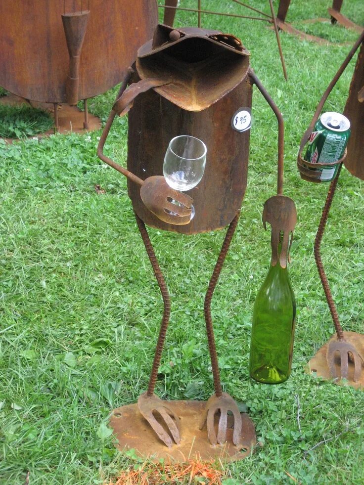 Поделки для дачи из металла своими руками Wine drinking frogs, they will live at my house some day! Recycled metal art, Sc