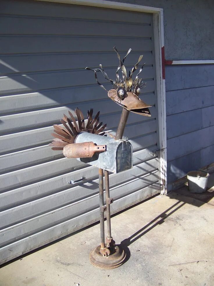 Поделки для дачи из металла своими руками Mailbox! Metal yard art, Scrap metal art, Yard art