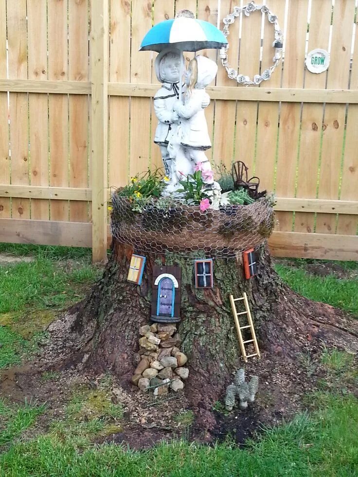 Поделки для дачи своими руками фото Fairy garden houses, Fairy garden diy, Tree stump planter