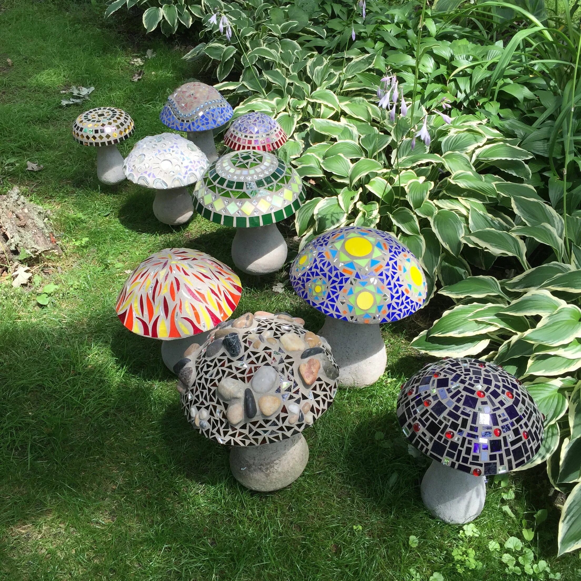 Поделки для дачи своими руками из подручных Concrete mosaic mushrooms Betongarten, Diy gartenprojekte, Diy garten