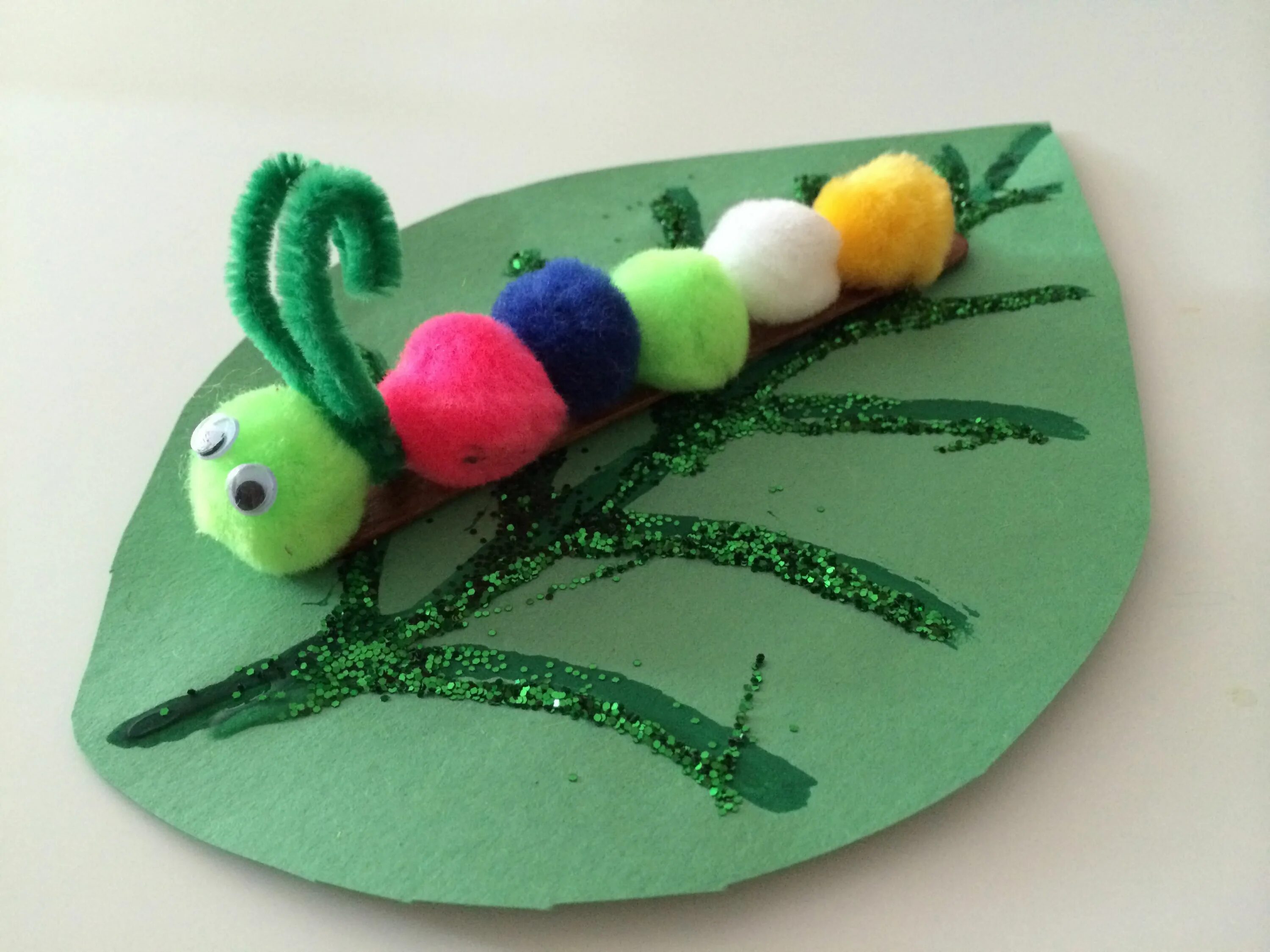 Поделки для детей 4 лет фото Child Craft Construction paper crafts, Toddler arts and crafts, Crafts