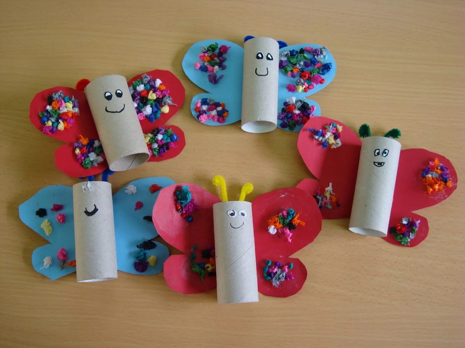 Поделки для детей 5 лет фото Mariposas con rollos de papel higiénico. Manualidades rollo papel higienico, Man