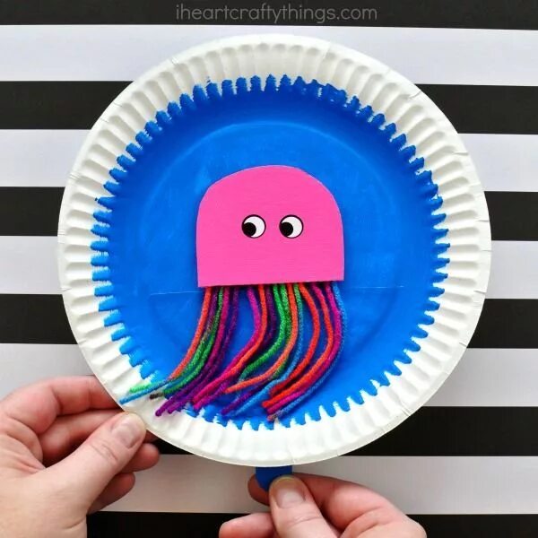 Поделки для детей легкие фото Paper Plate Swimming Jellyfish Craft Jellyfish craft, Summer crafts for kids, Pa